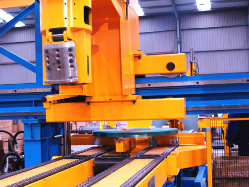 Strapping area for coil and manual feeding of Splitters.