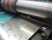 Slitting shears with tooling capstan. 