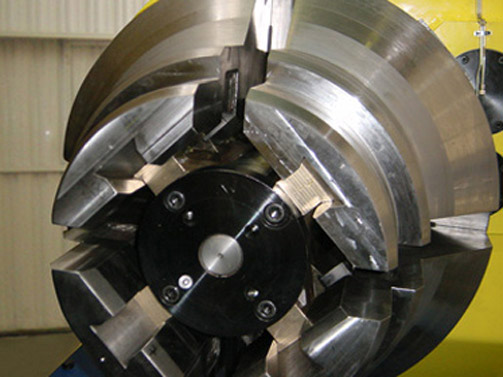 Detail of double decoiler for 40 t. and strip thickness of 15 mm
